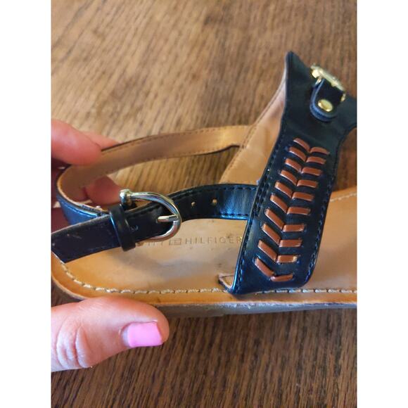 Tommy Hilfiger Women's Size 10M Black Thong Sandals Gold Logo Hardware - Picture 6 of 8
